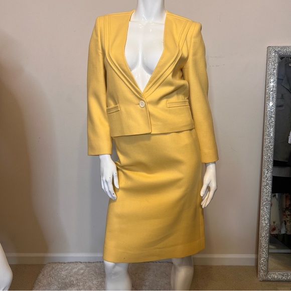 LOUIS FERAUD Yellow Wool Skirt Suit 4• Excellent - Picture 6 of 14